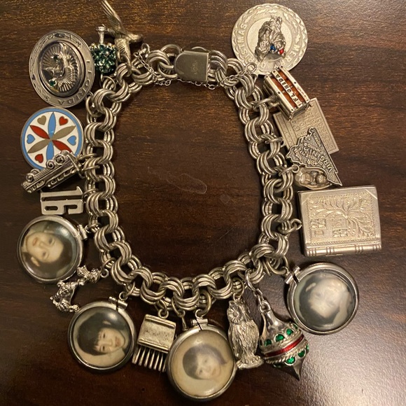 Jewelry - PLEASE READ!!!!!Locate owner or family members.